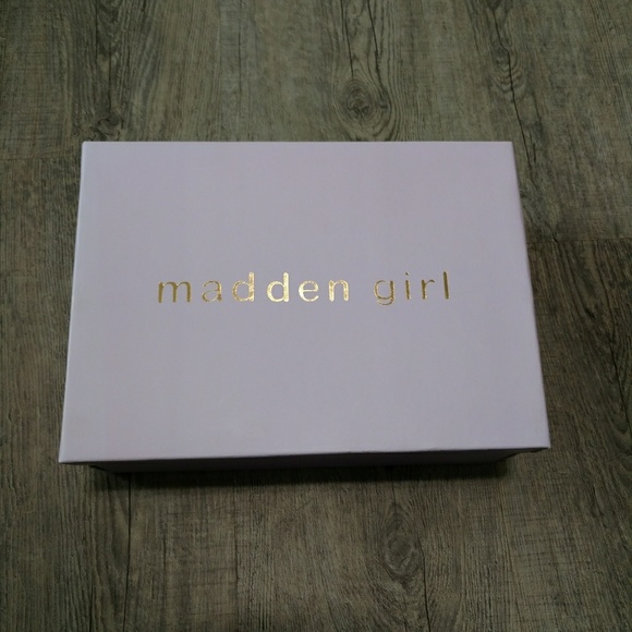 NIB Madden Girl Leexi Sandals - black size 8 - Picture 6 of 8